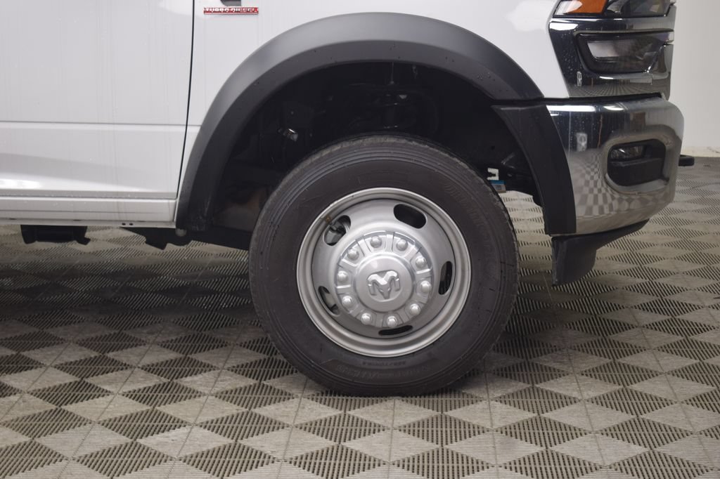 New 2026 RAM 5500 Tradesman w/ Chrome Appearance Group AWD/4WD image 32