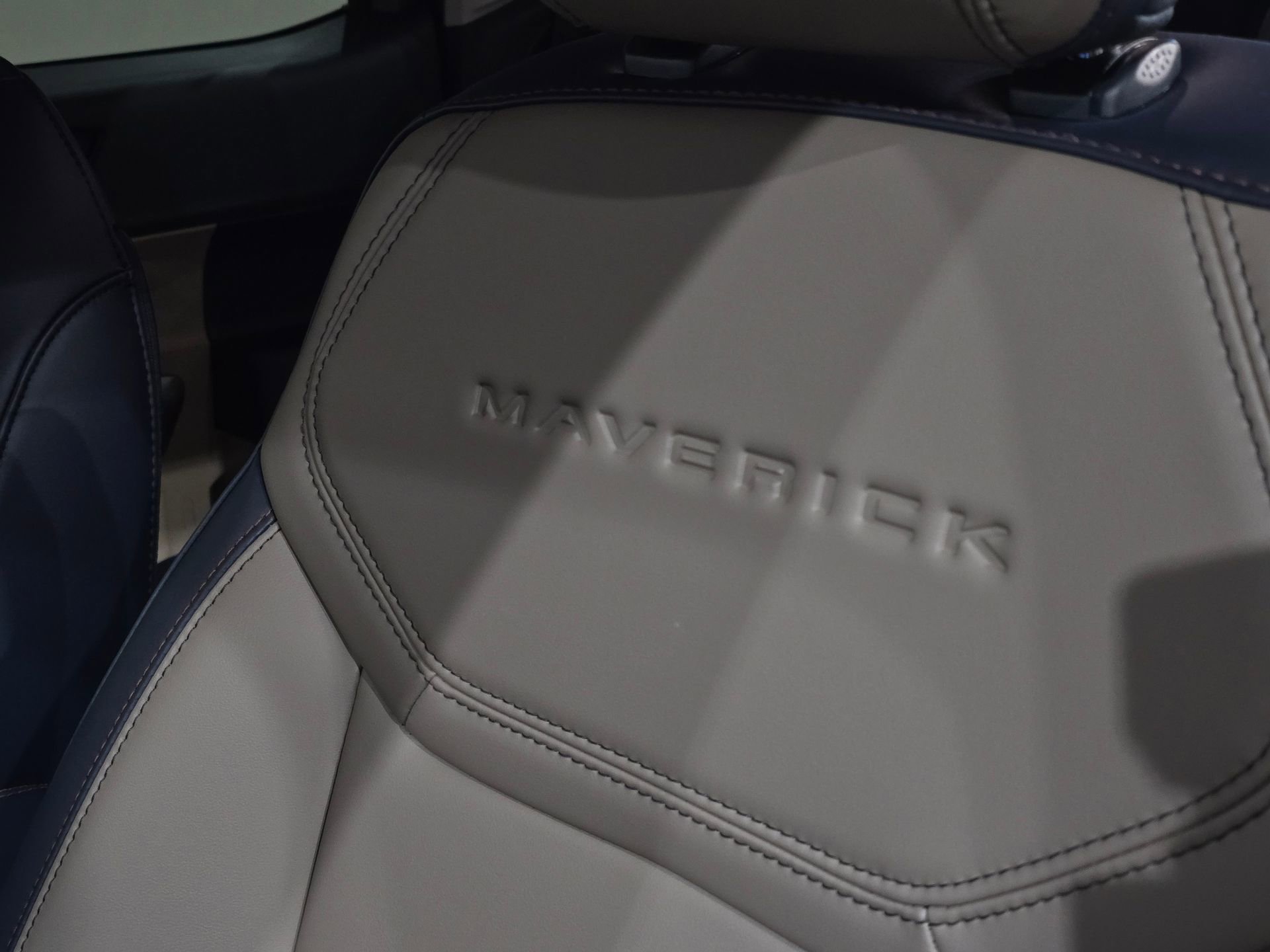 New 2025 Ford Maverick Lariat w/ 4K Tow Package image 22