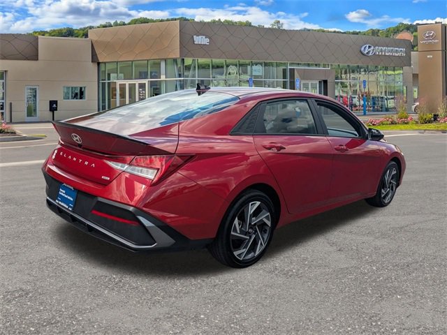 Certified 2025 Hyundai Elantra SEL image 3