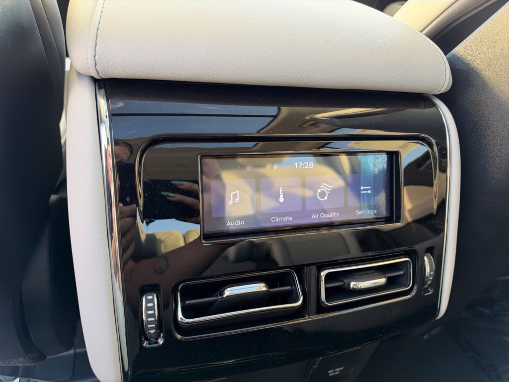 New 2027 Lincoln Aviator AWD image 16