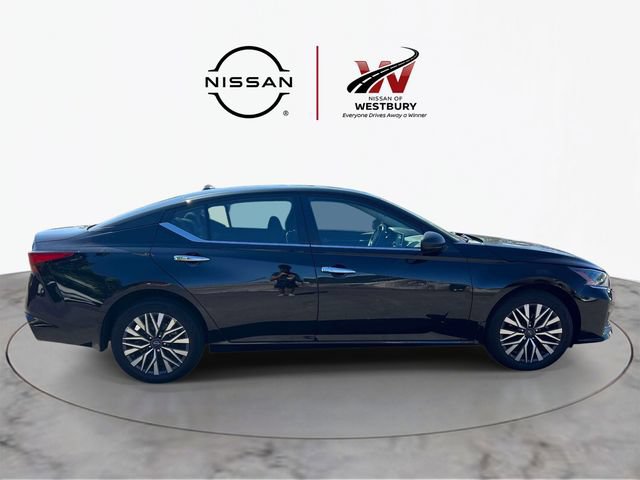 Used 2024 Nissan Altima 2.5 SV AWD/4WD image 5