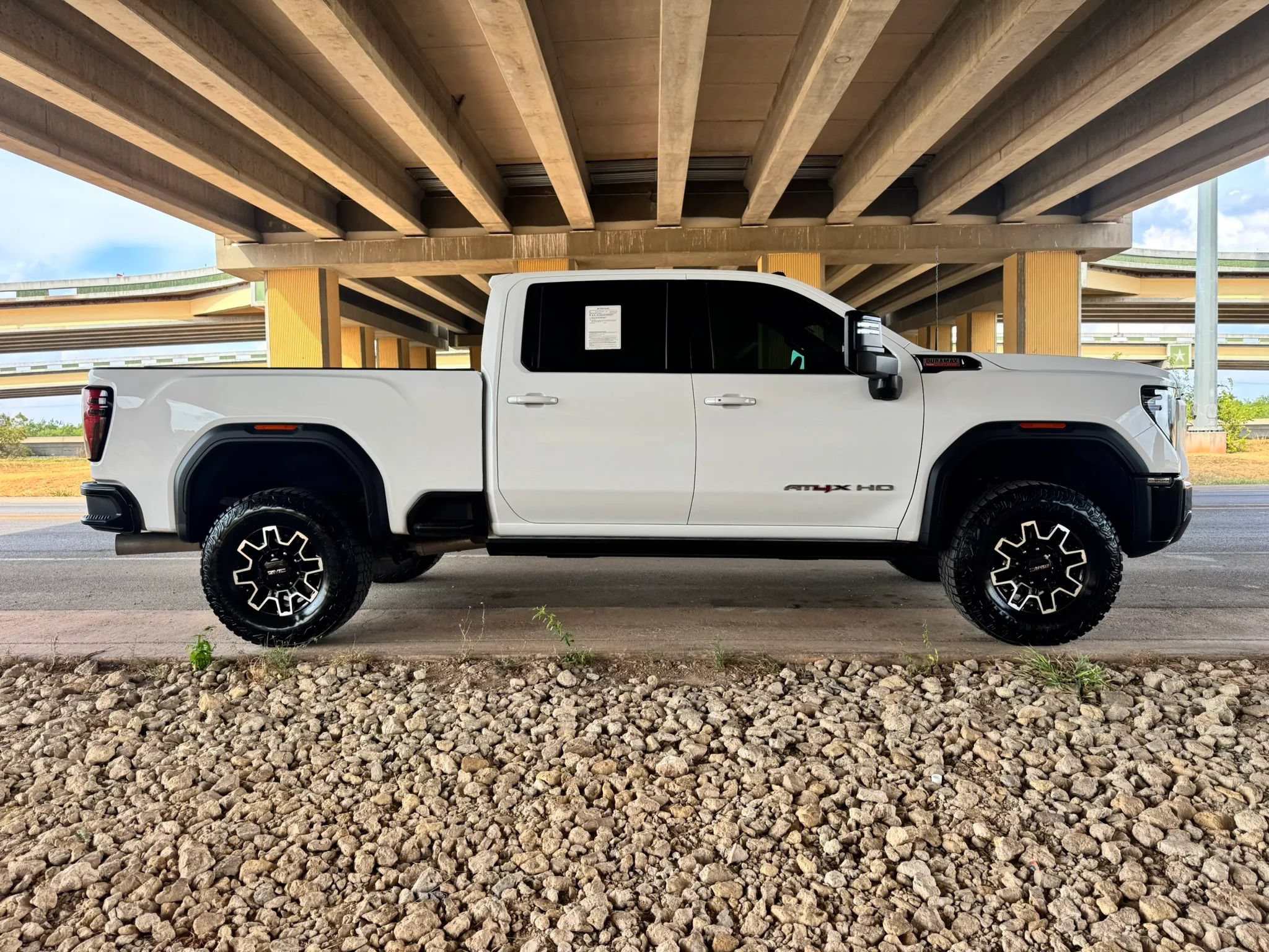 Used 2026 GMC Sierra 2500 AT4X AWD/4WD image 2