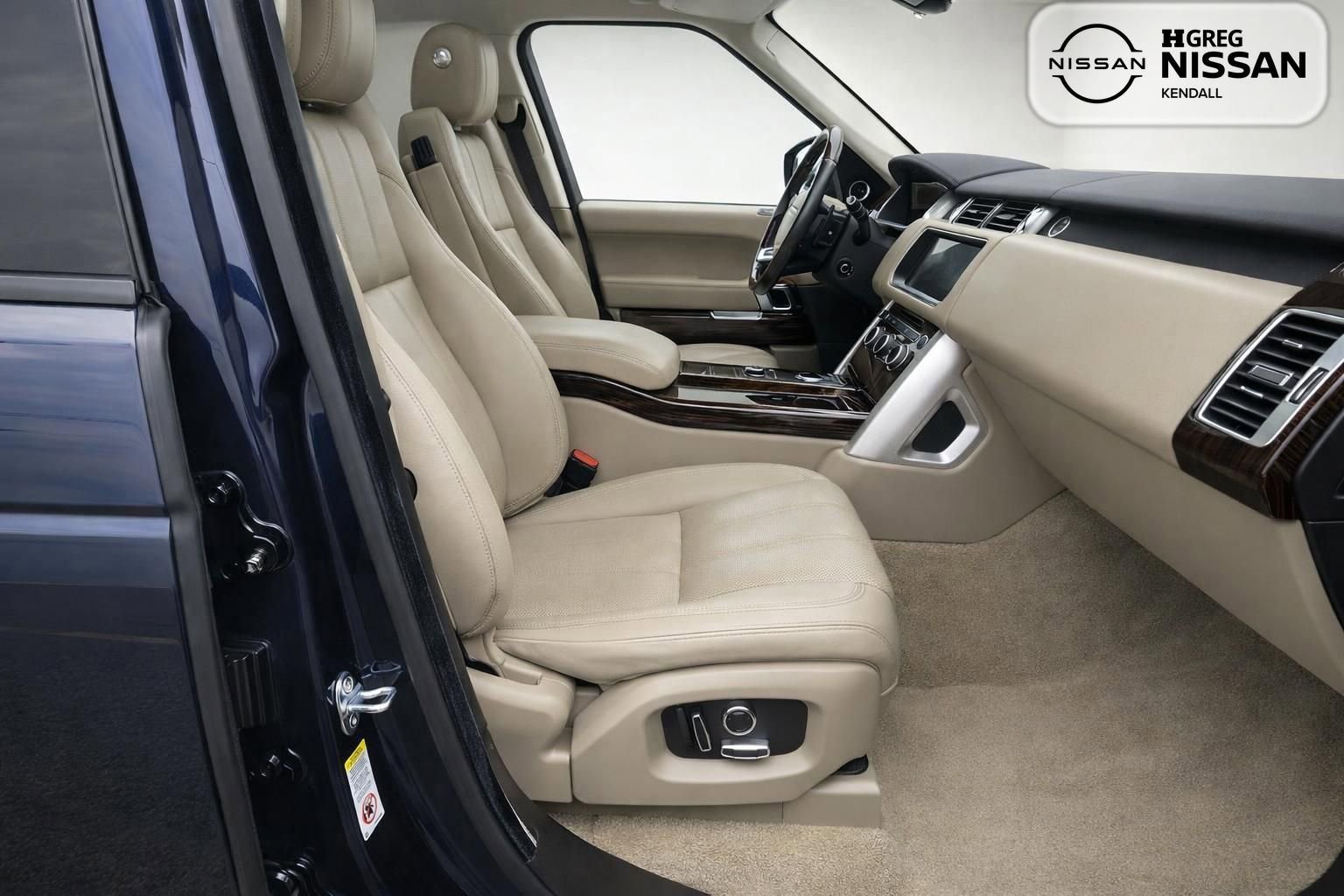 Used 2017 Land Rover Range Rover HSE image 12