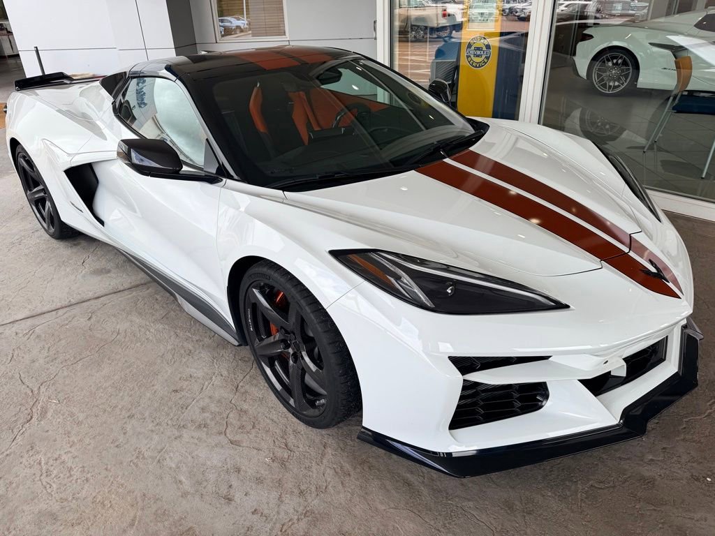 Used 2025 Chevrolet Corvette E-Ray w/ Stealth Interior Trim Package AWD/4WD image 1