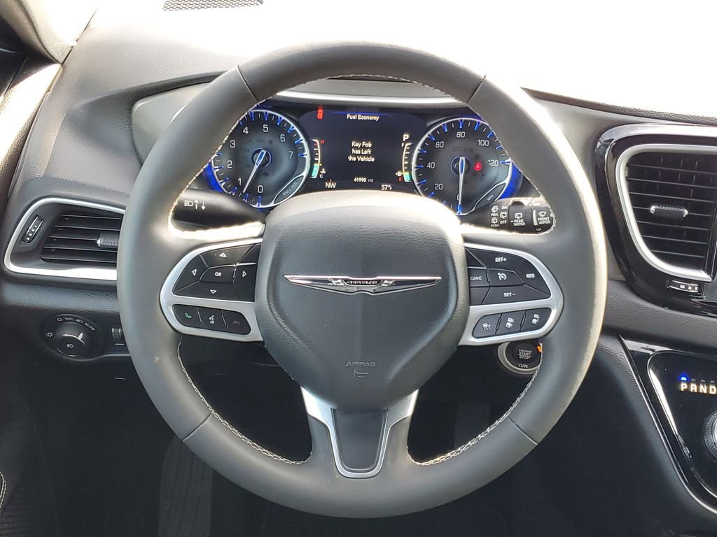 Used 2025 Chrysler Pacifica Select image 27