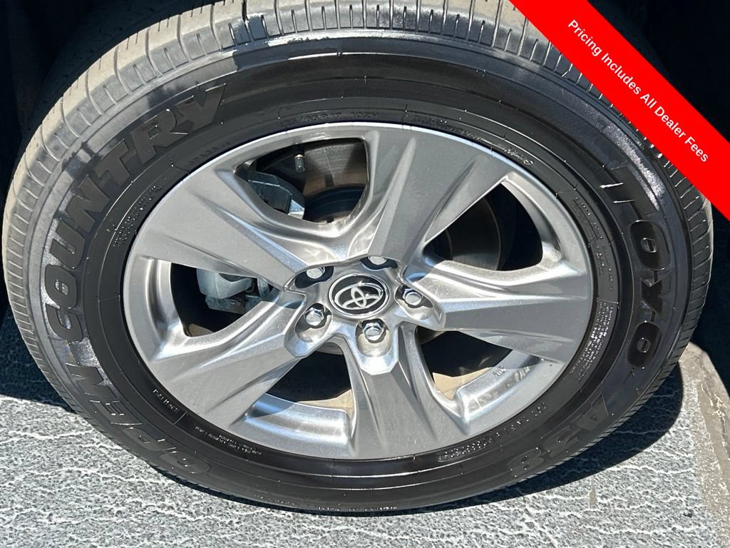 Used 2025 Toyota RAV4 LE AWD/4WD image 27