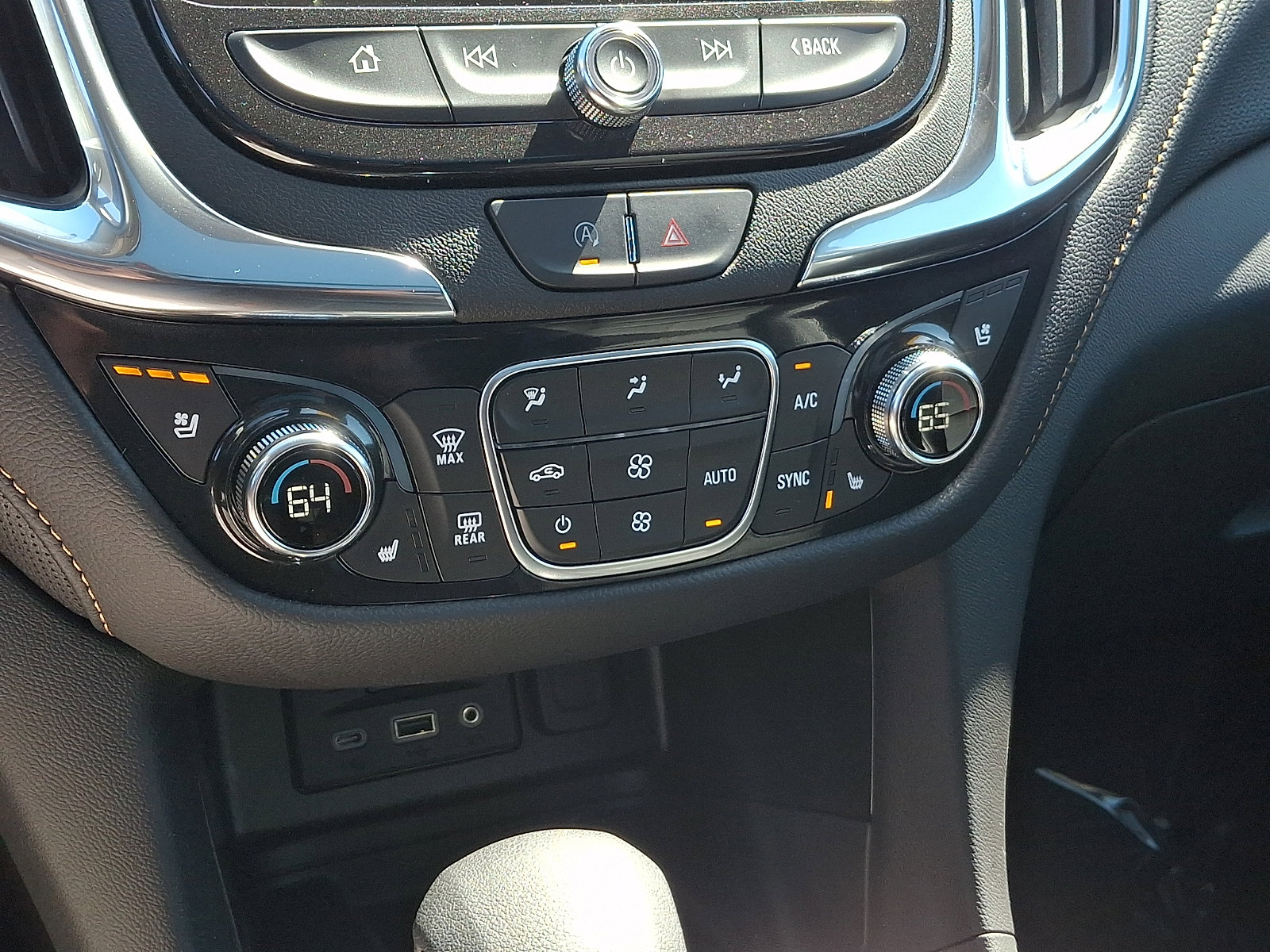 Certified 2024 Chevrolet Equinox Premier AWD/4WD image 16