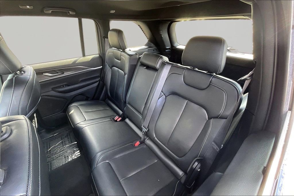 Used 2024 Jeep Grand Cherokee Limited image 25