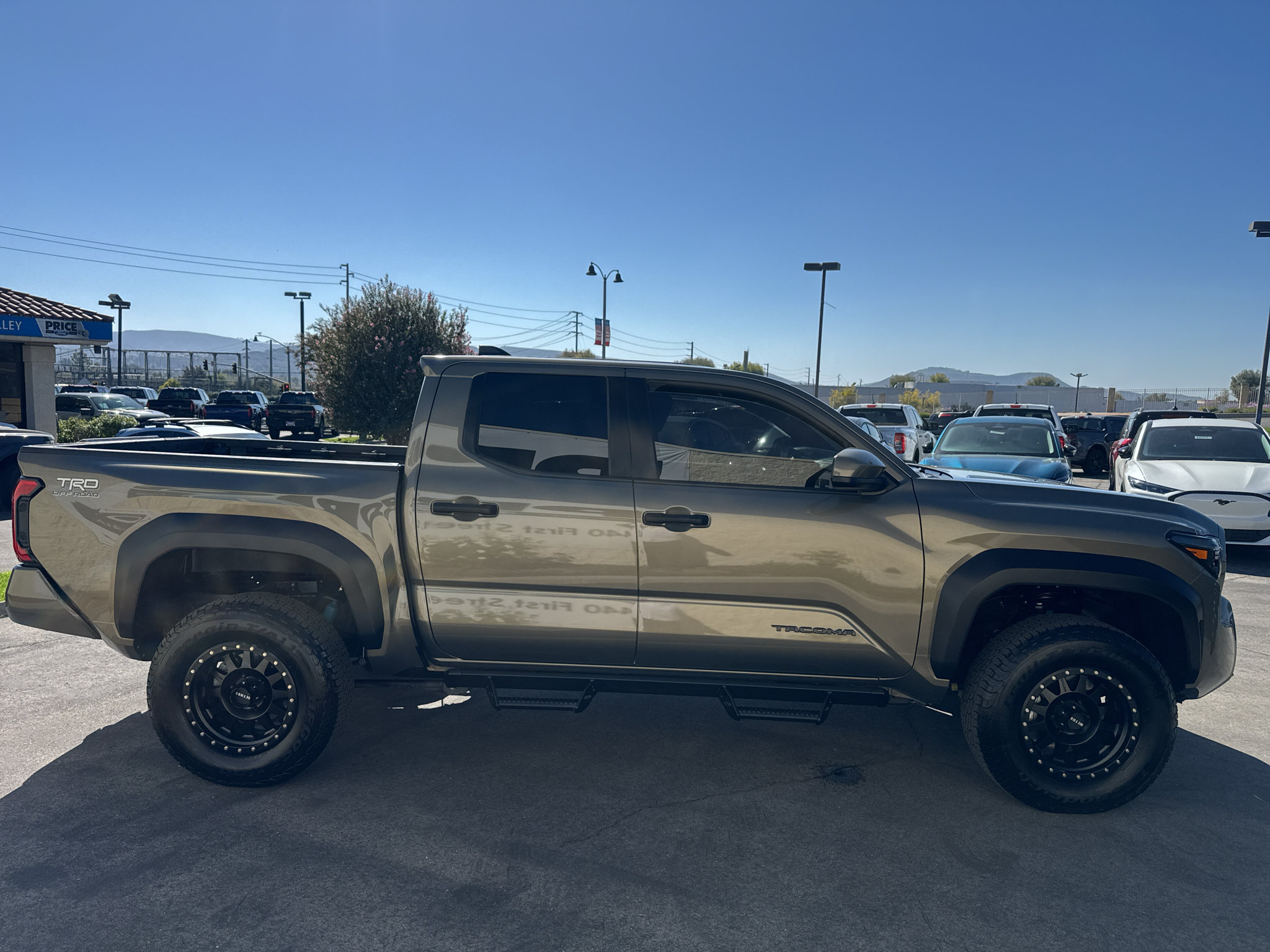 Used 2025 Toyota Tacoma TRD Off-Road AWD/4WD image 4