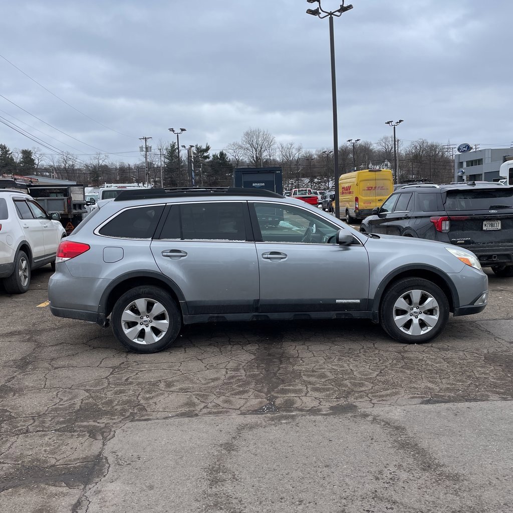 Used 2011 Subaru Outback 2.5i Limited image 6