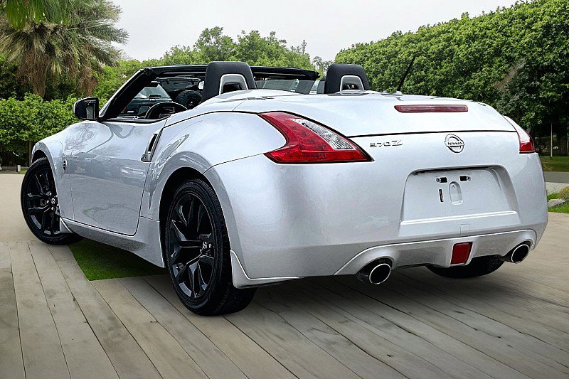 Used 2017 Nissan 370Z Touring image 12