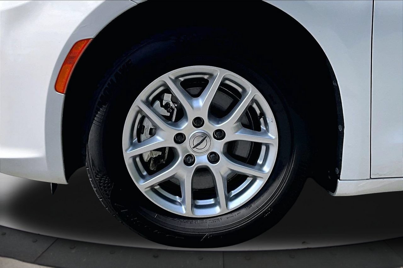 Certified 2023 Chrysler Pacifica Touring-L FWD image 32