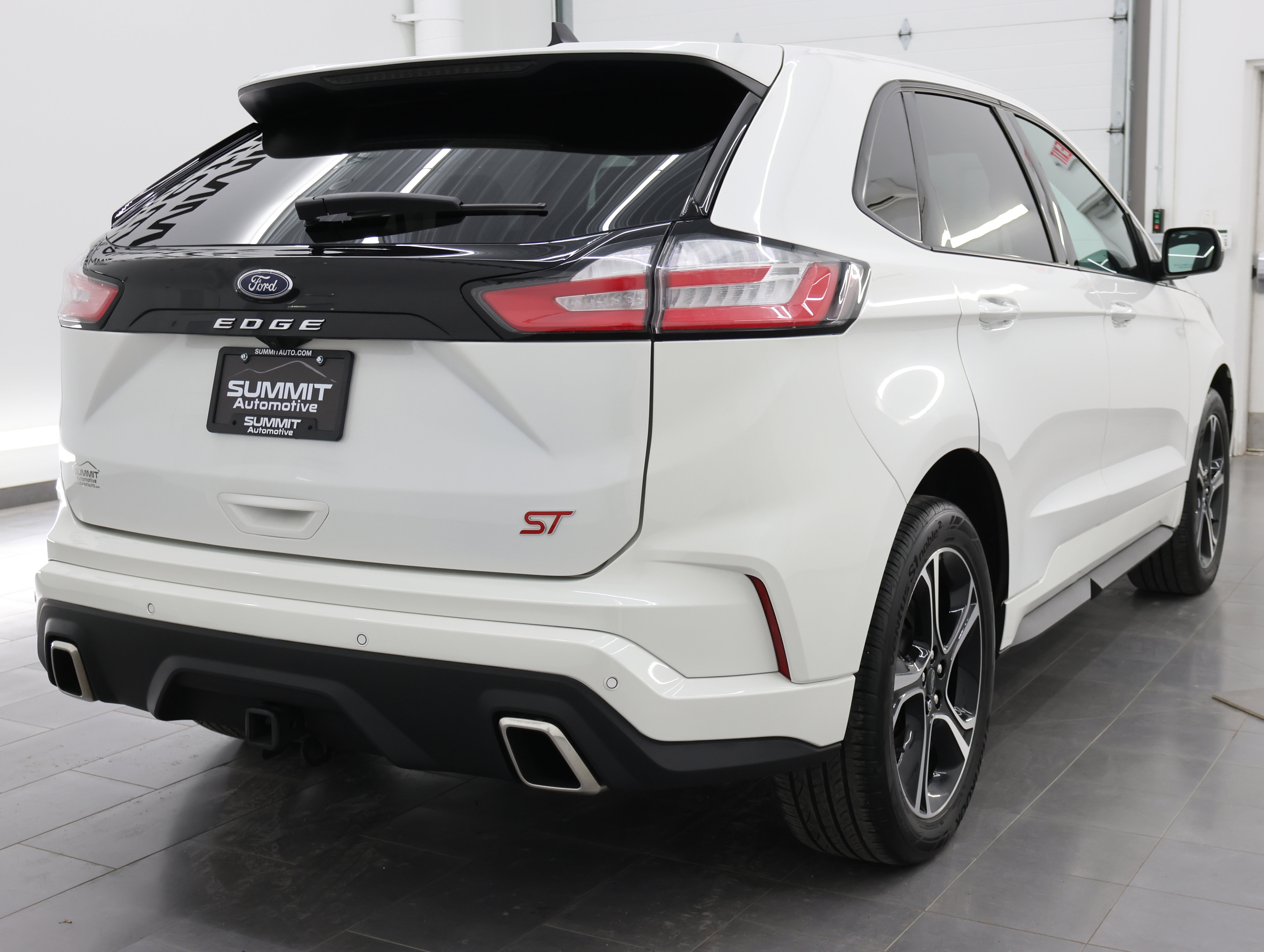 Used 2023 Ford Edge ST image 5