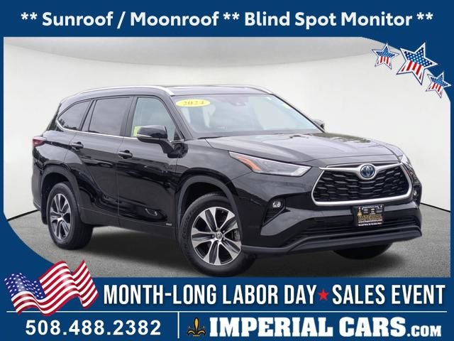 Used 2024 Toyota Highlander XLE AWD/4WD image 1