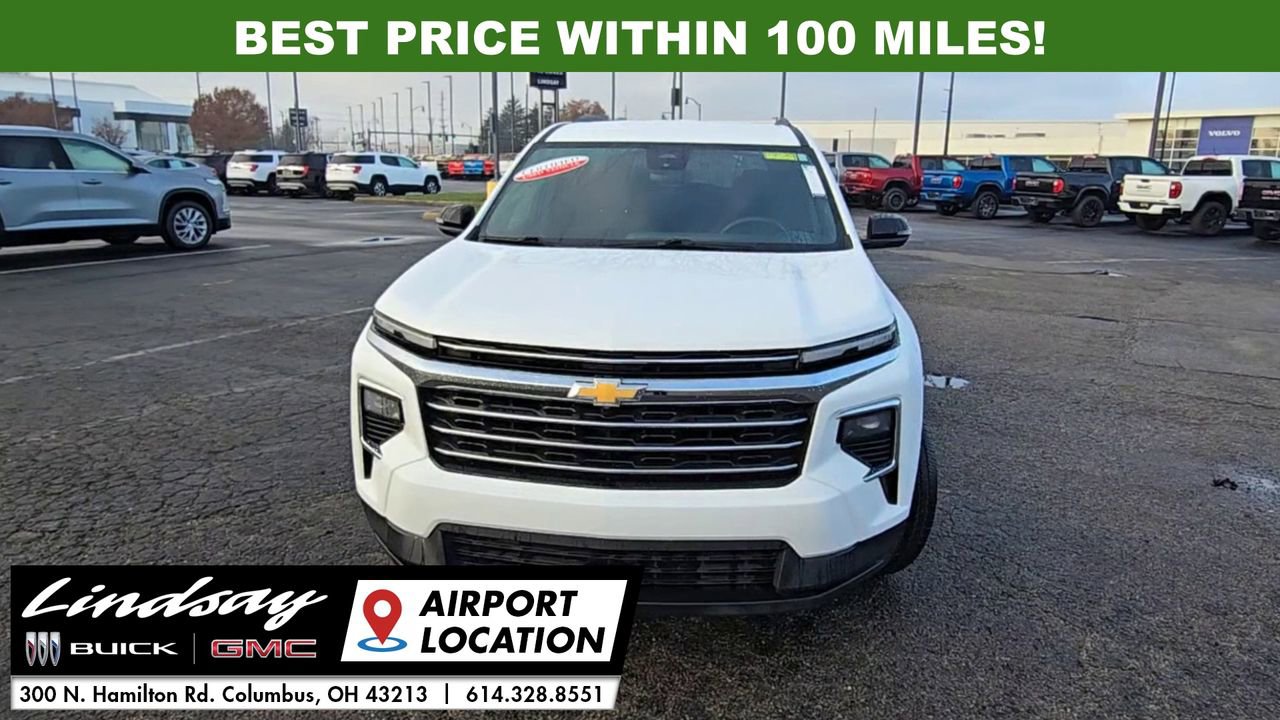 Used 2025 Chevrolet Traverse LT image 3