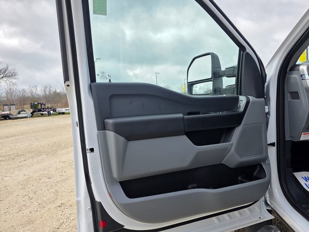 New 2026 Ford F550 4x4 Supercab Super Duty image 31