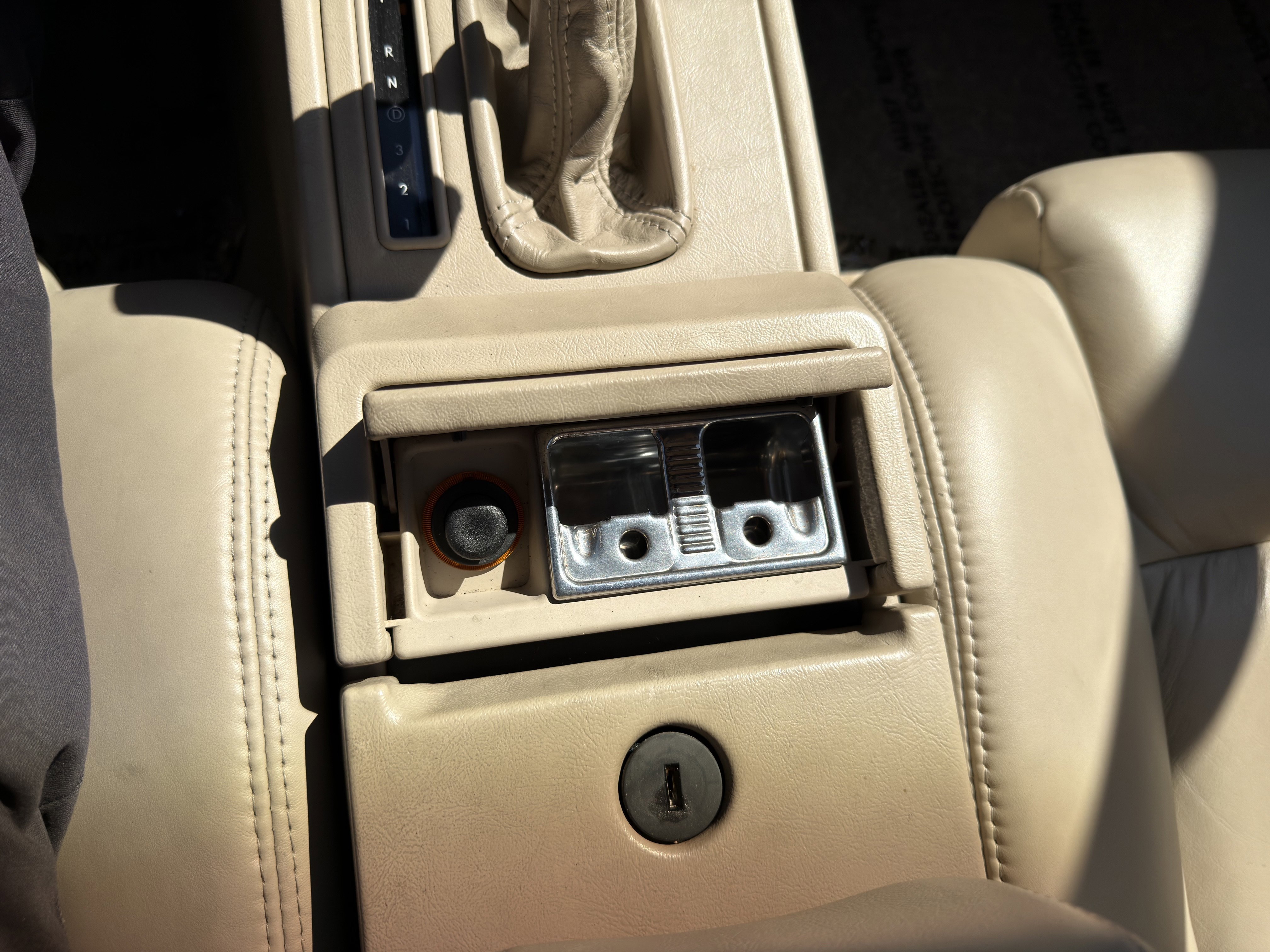 Used 1993 Cadillac Allante image 29