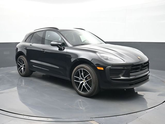 Certified 2025 Porsche Macan AWD/4WD image 25