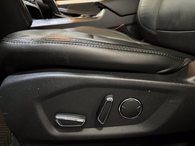 Used 2017 Ford Explorer XLT w/ Equipment Group 202A FWD image 17