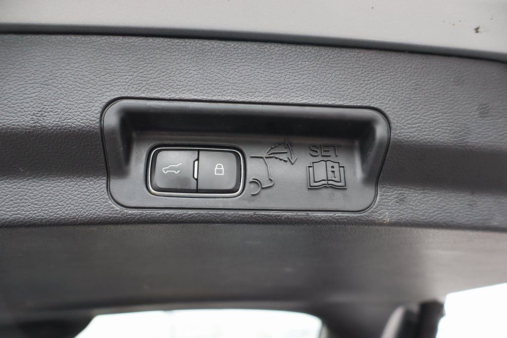 Used 2020 Ford Explorer XLT w/ Equipment Group 202A image 26