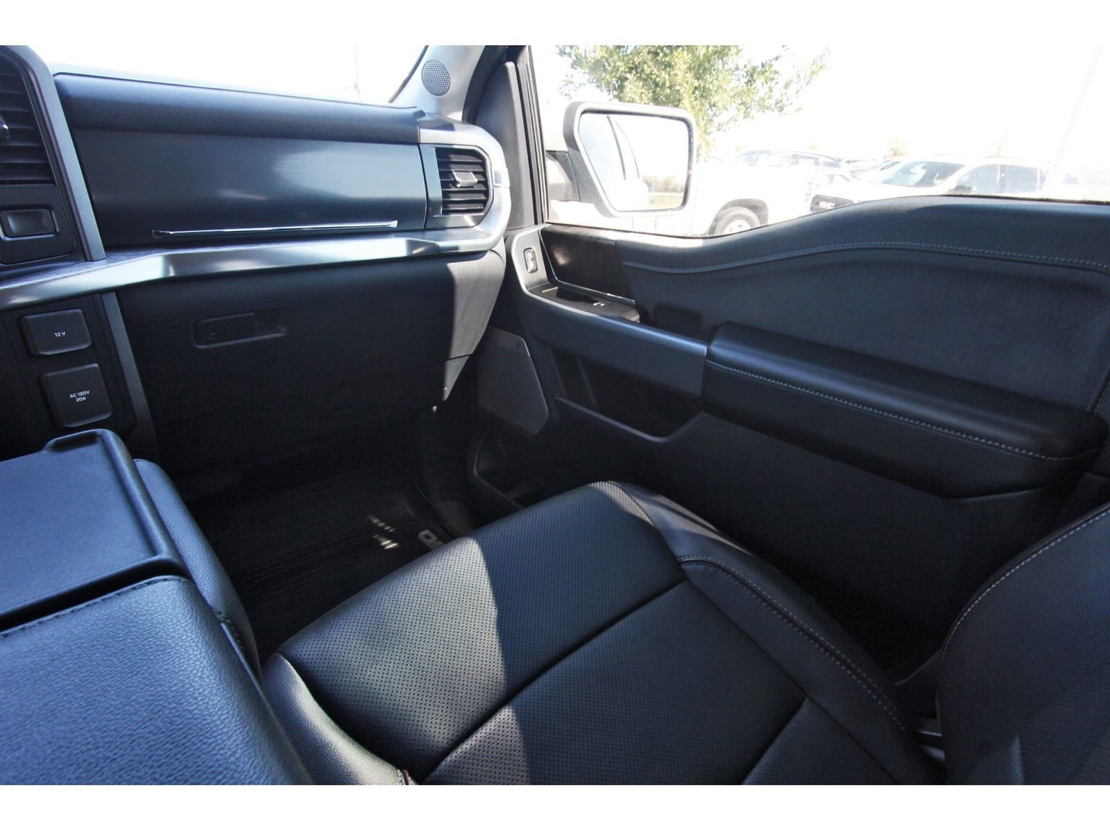 Used 2022 Ford F150 Lariat w/ Equipment Group 501A Mid image 13