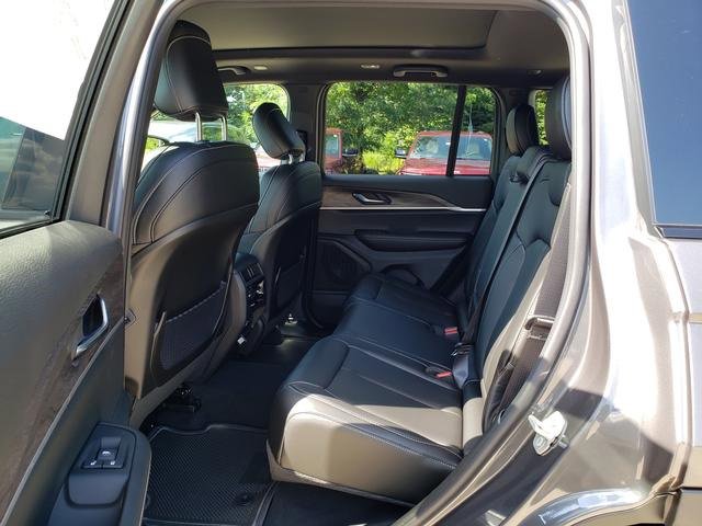 New 2025 Jeep Grand Cherokee Limited image 7