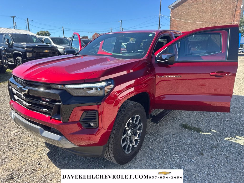 Used 2025 Chevrolet Colorado Z71 w/ Technology Package AWD/4WD image 56