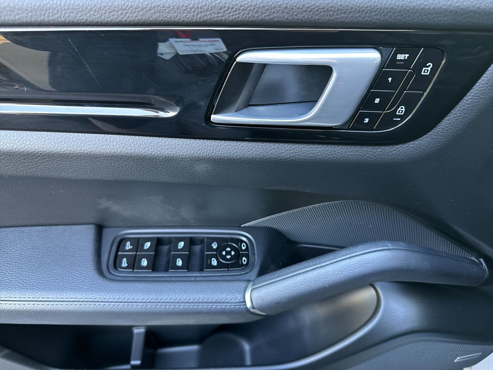 Used 2021 Porsche Cayenne S image 11