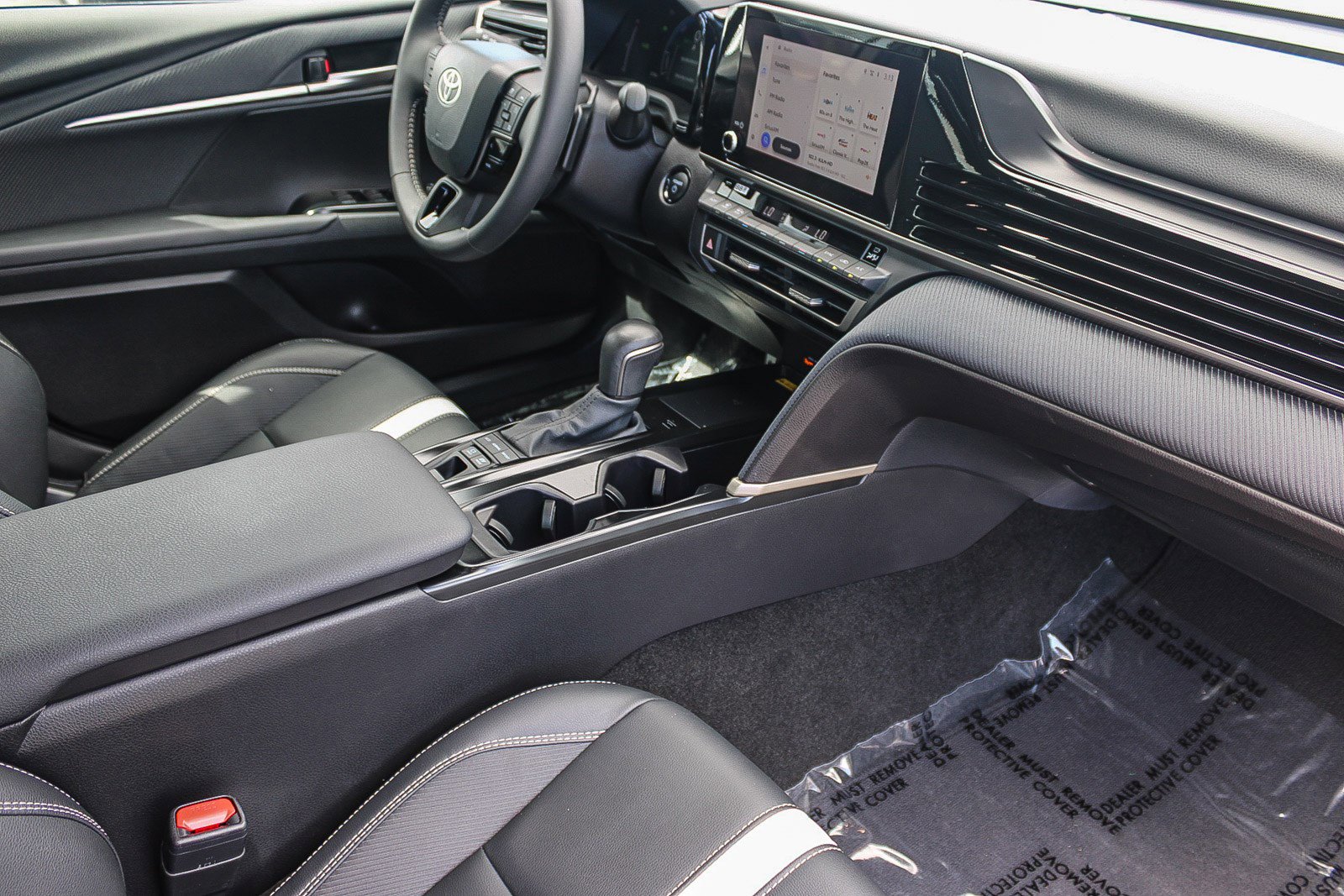 Used 2025 Toyota Camry SE image 17