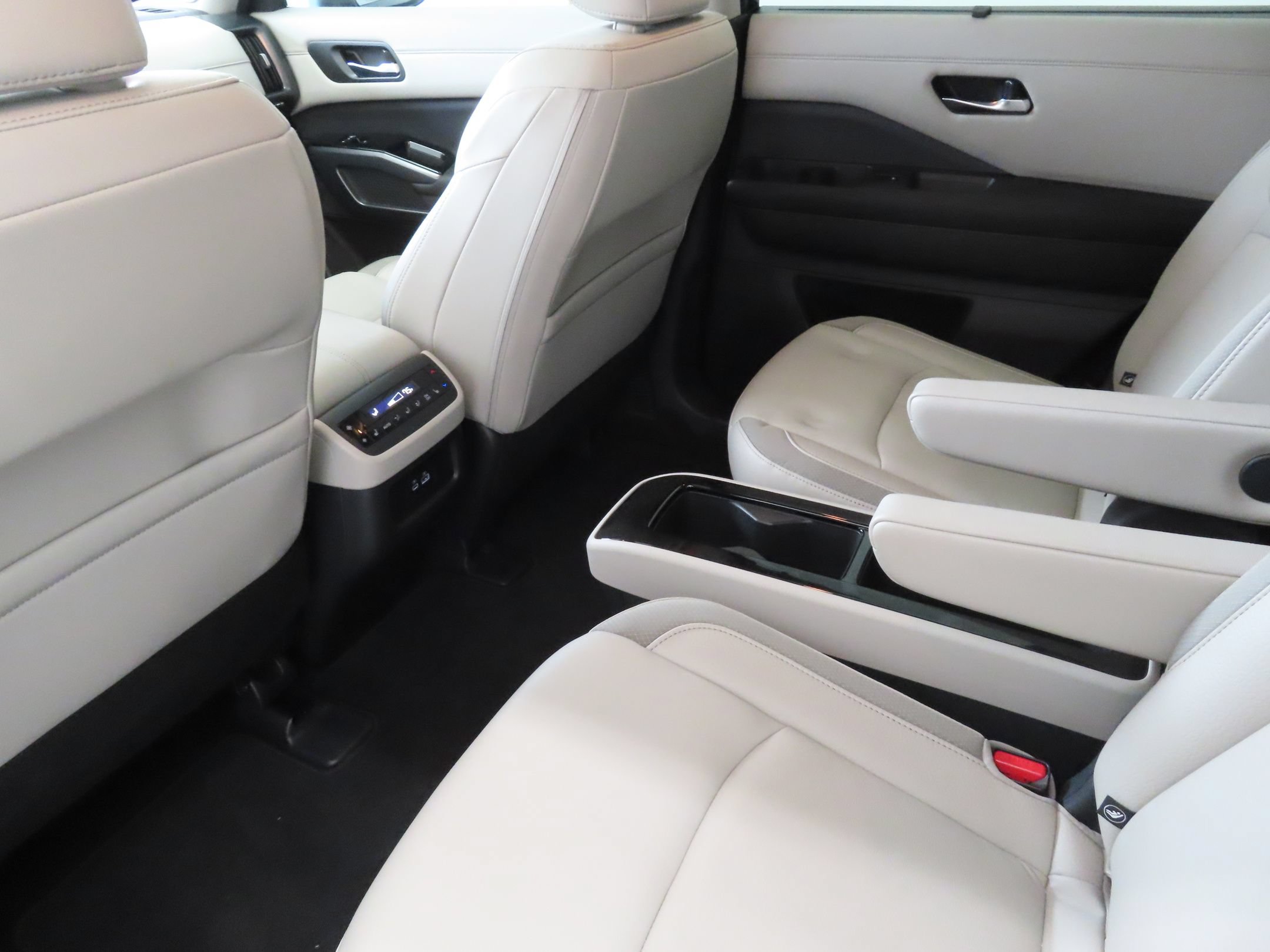 Used 2023 Nissan Pathfinder SL w/ SL Premium Package FWD image 23