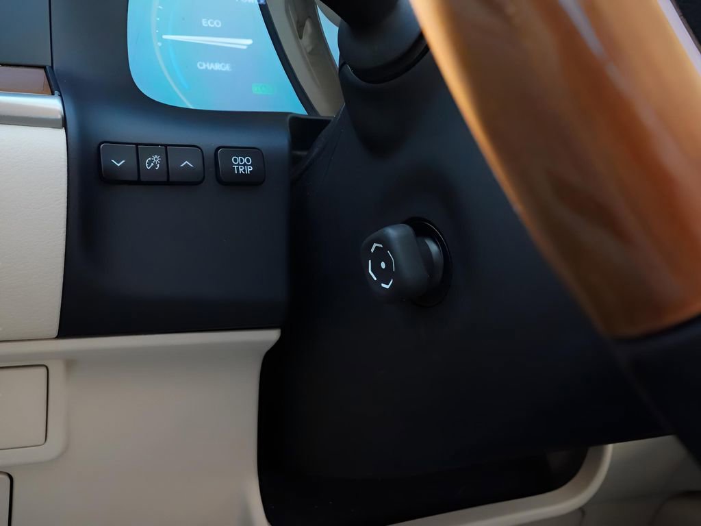 Used 2013 Lexus ES 300h w/ Luxury Pkg image 25