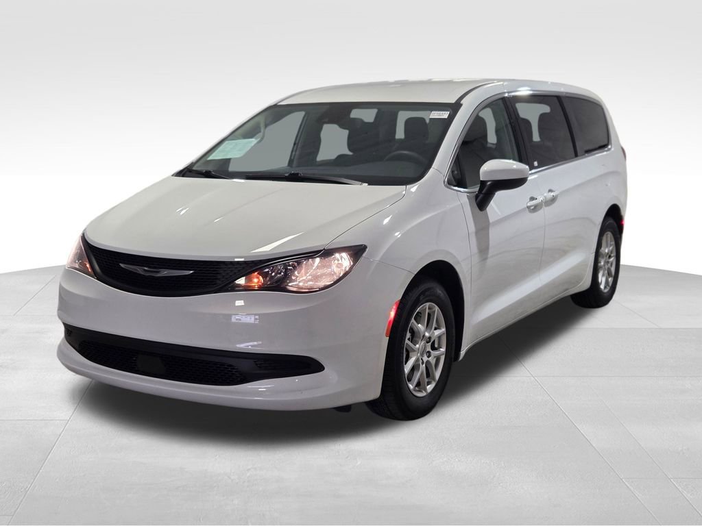Certified 2023 Chrysler Voyager LX image 17
