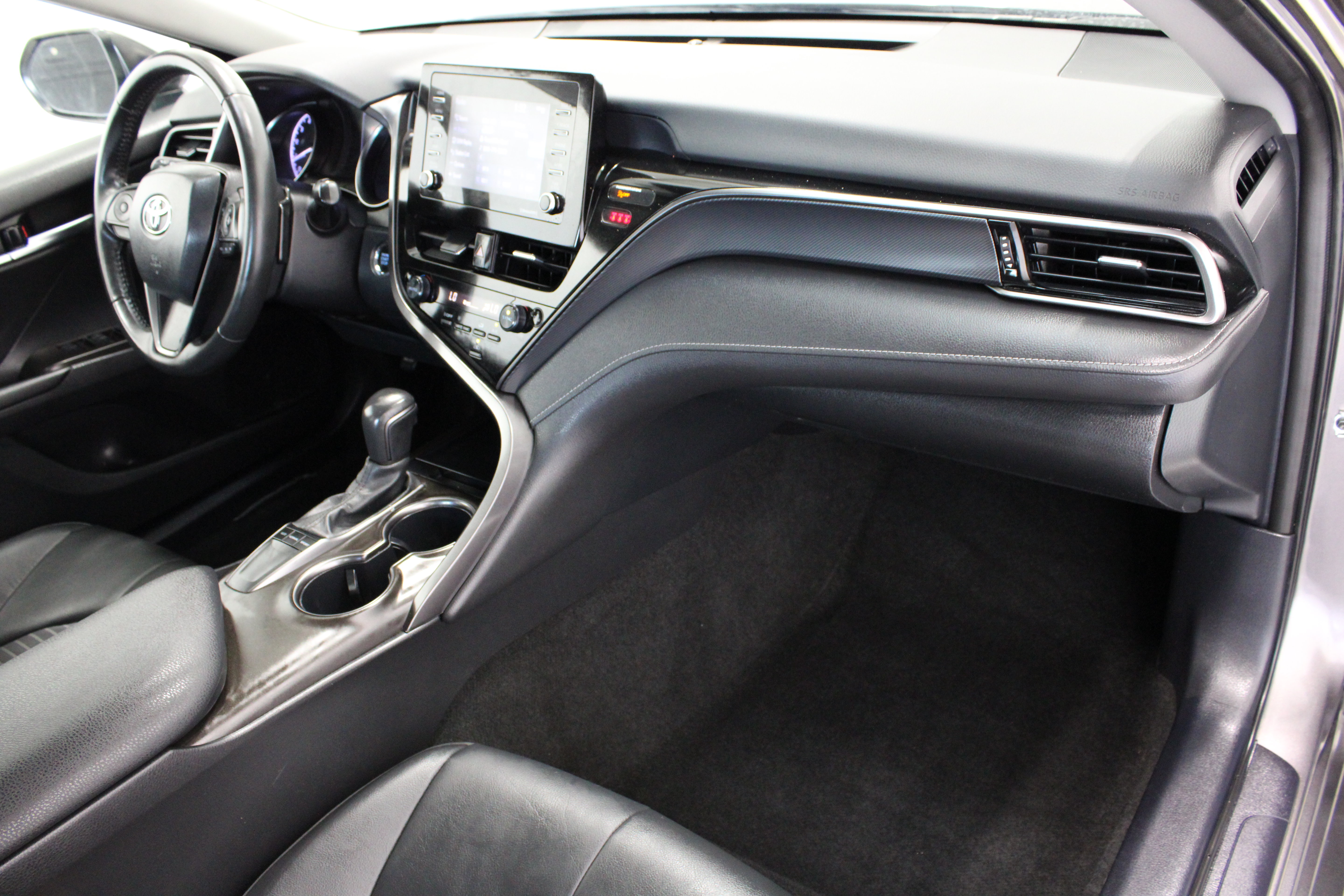 Used 2024 Toyota Camry SE w/ Convenience Package FWD image 35