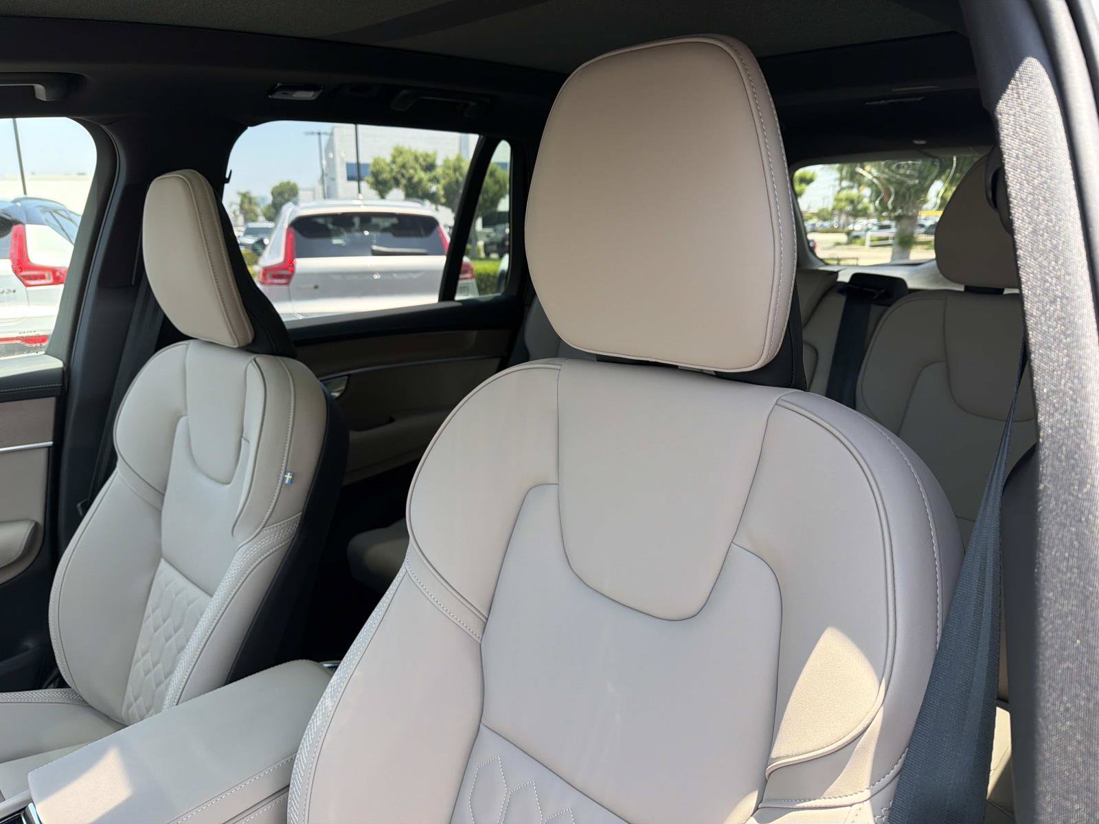 New 2026 Volvo XC90 T8 Plus w/ Protection Package Premier AWD/4WD image 15