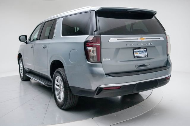 Used 2024 Chevrolet Suburban LT image 3