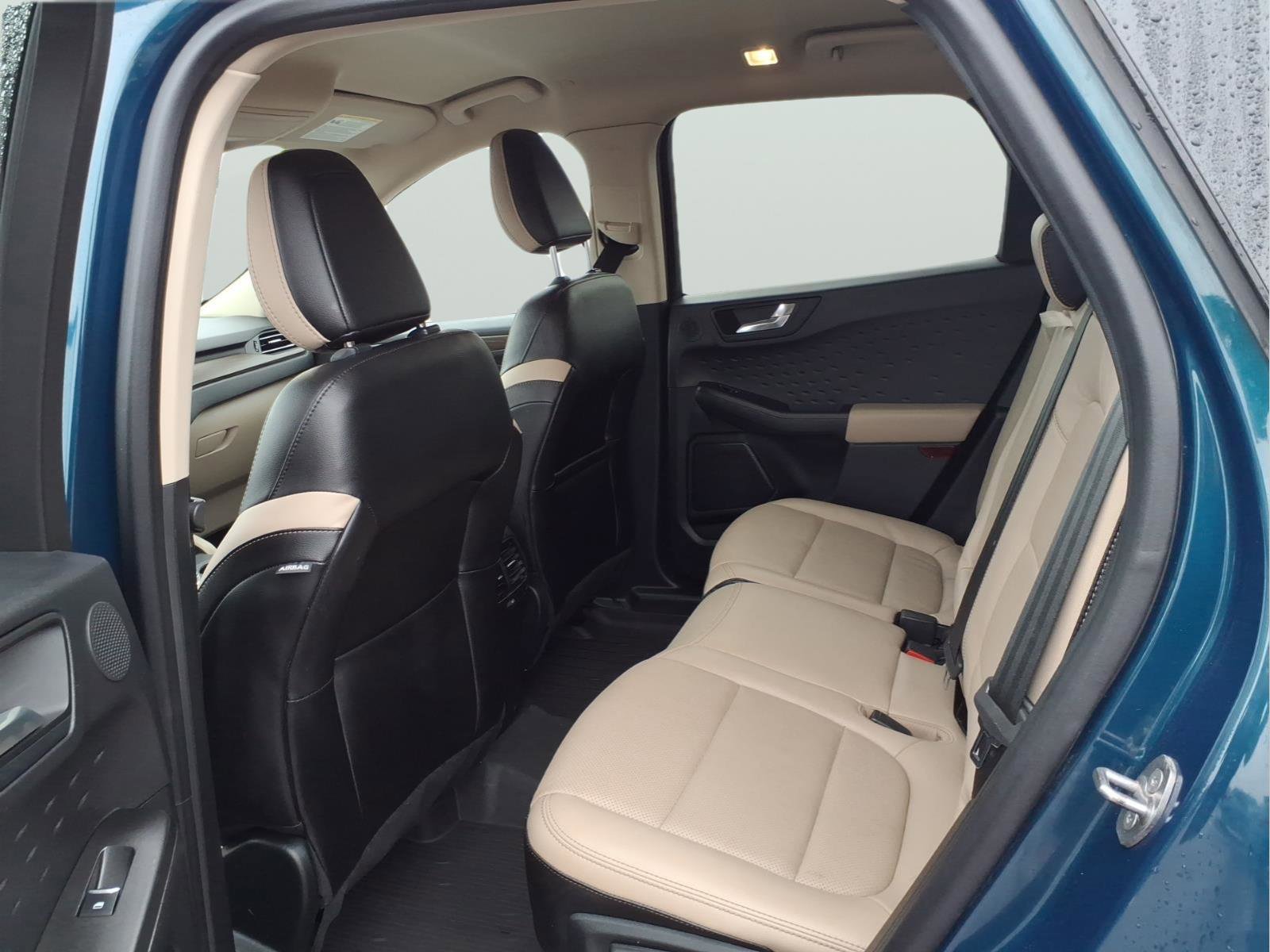 Used 2020 Ford Escape Titanium image 9