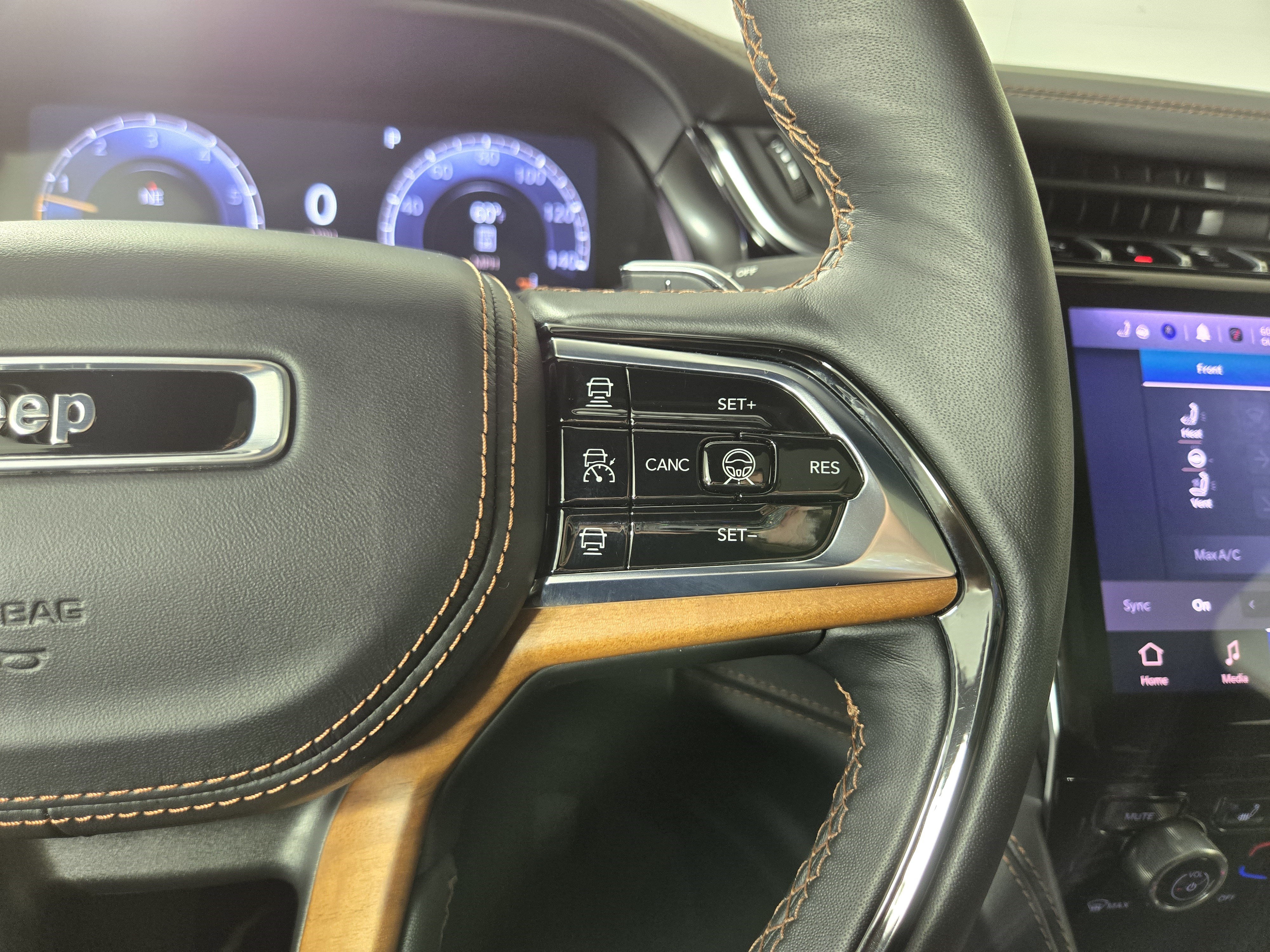 Certified 2024 Jeep Grand Cherokee Summit AWD/4WD image 17