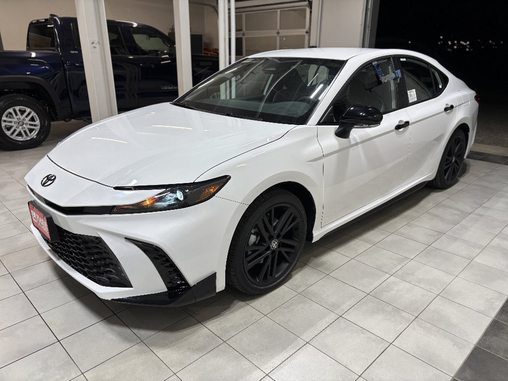 New 2026 Toyota Camry Hybrid FWD image 1