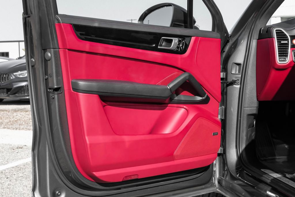 Used 2019 Porsche Cayenne image 54