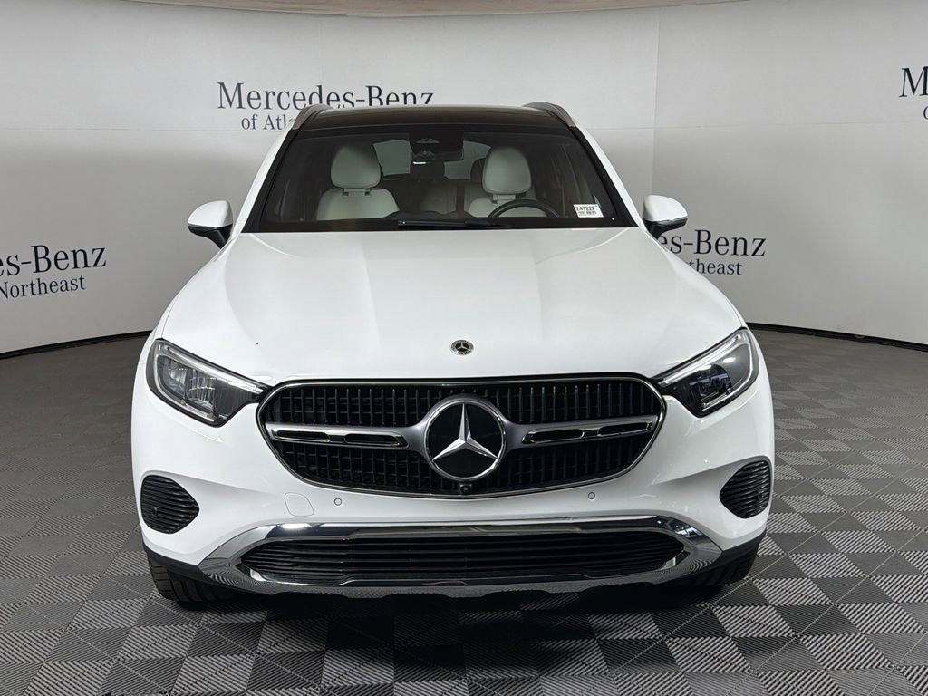 Used 2025 Mercedes-Benz GLC 300 image 2