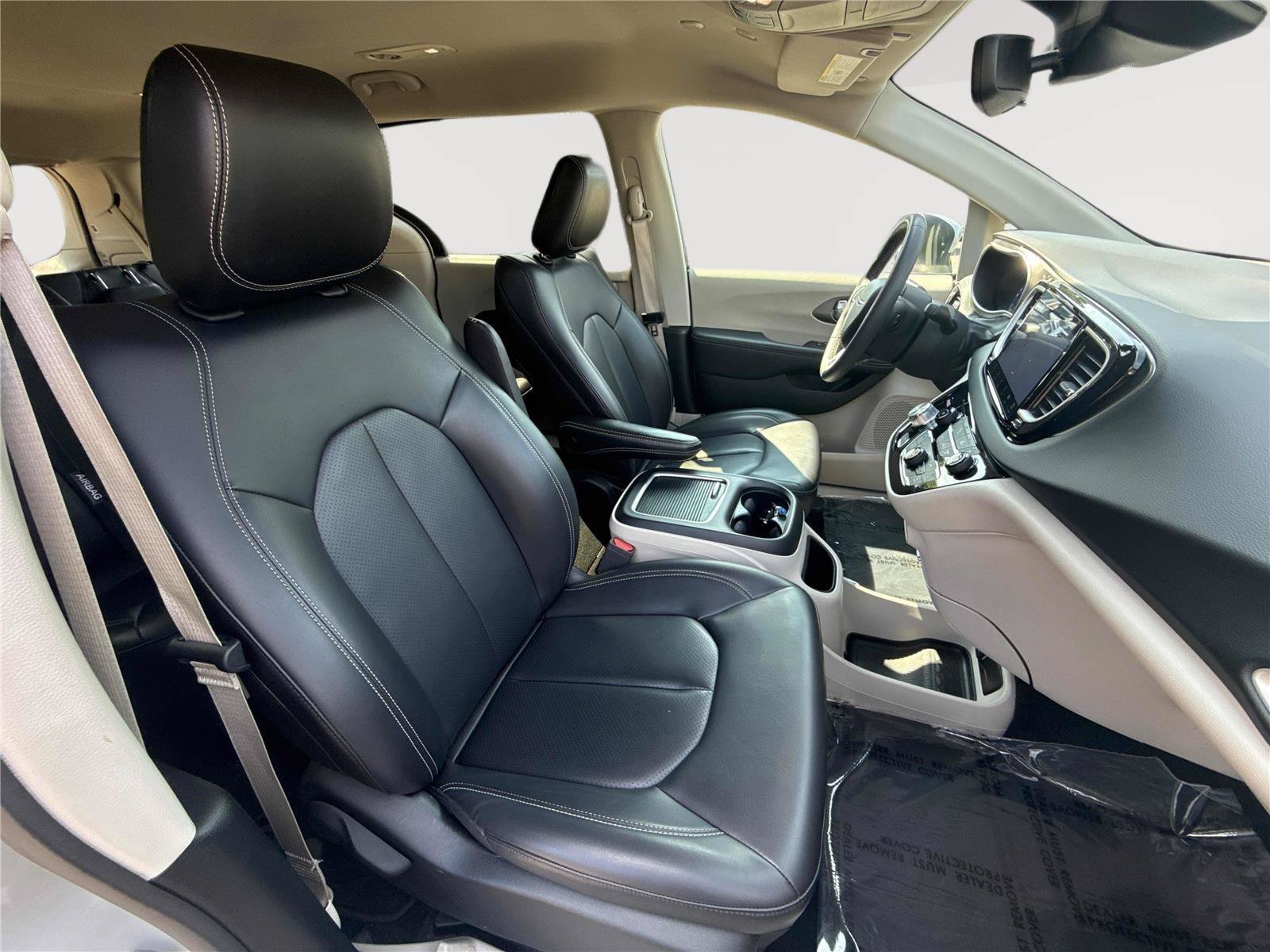 Used 2023 Chrysler Pacifica Touring-L FWD image 27