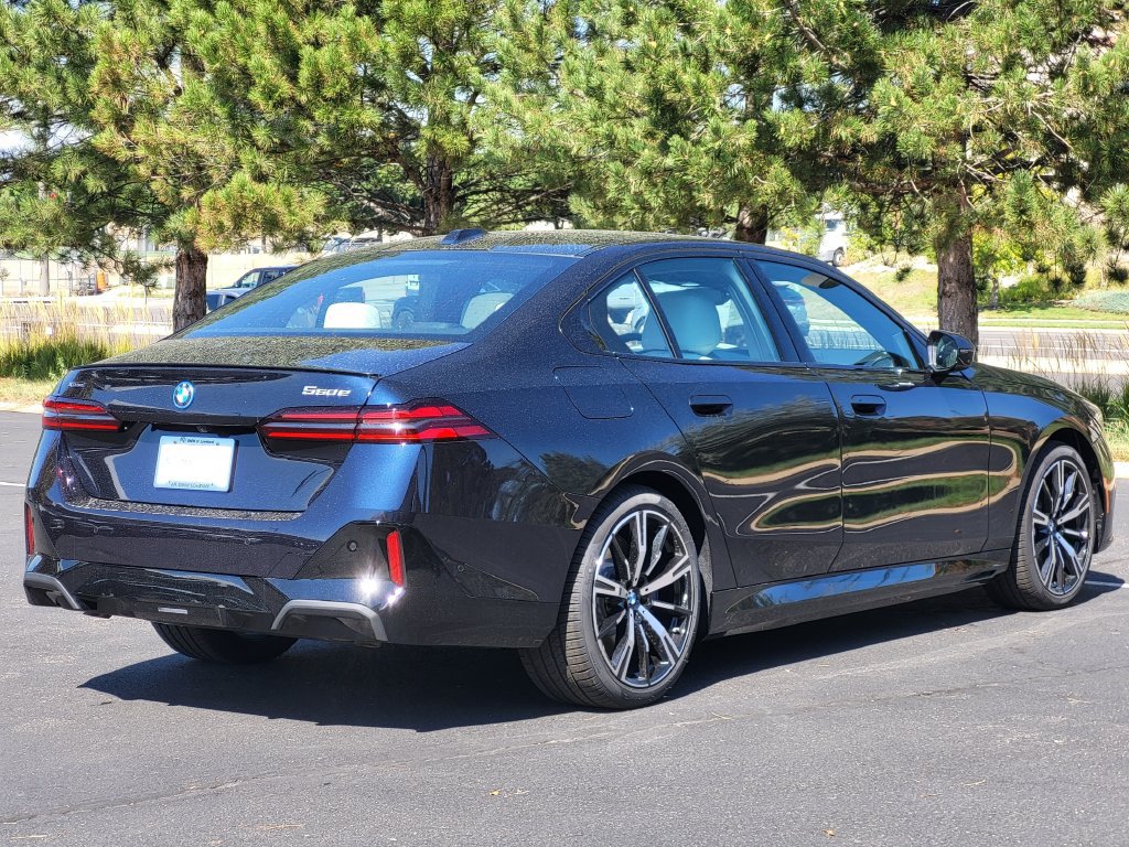 New 2027 BMW 550e xDrive w/ Premium Package AWD/4WD image 10