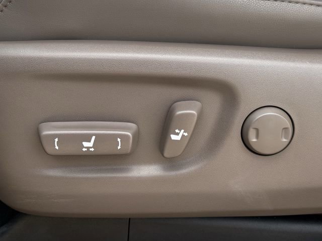 Used 2023 Lexus GX 460 Premium w/ Accessory Package image 28