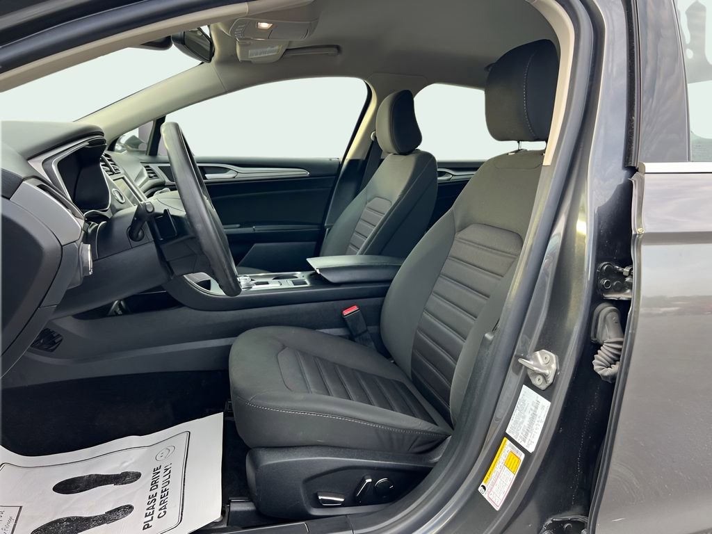Used 2020 Ford Fusion SE AWD/4WD image 9