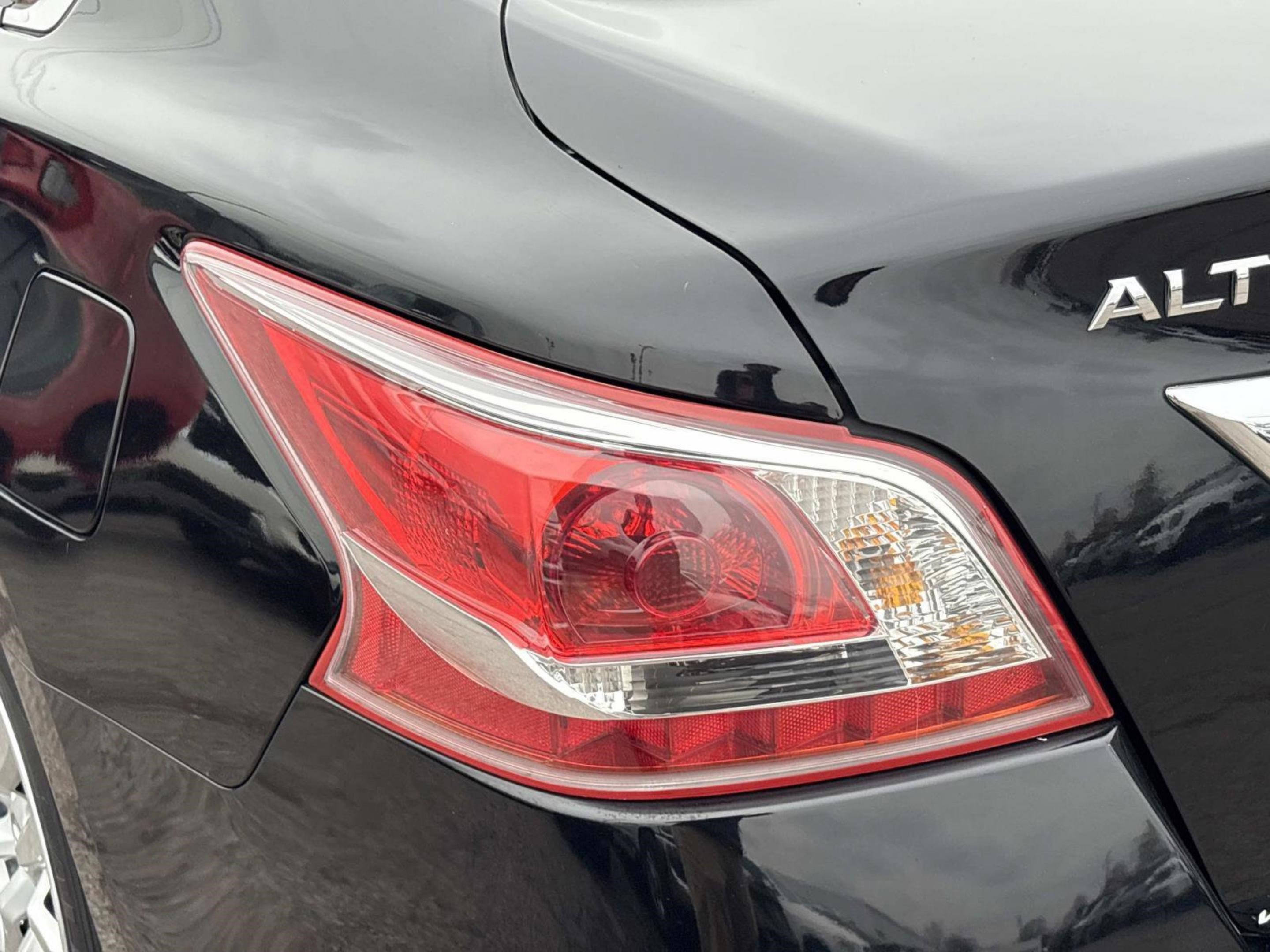 Used 2013 Nissan Altima 2.5 S image 10