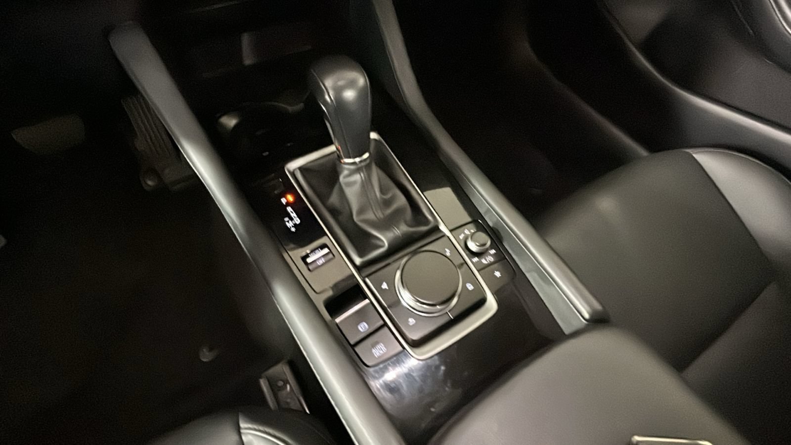 Used 2024 MAZDA MAZDA3 s FWD image 25