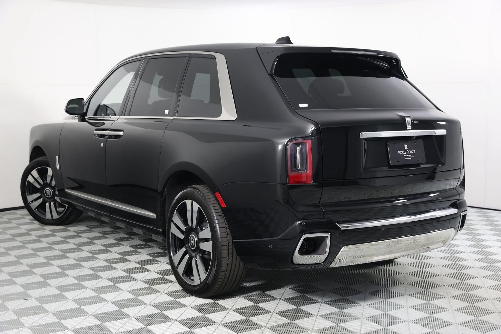 New 2026 Rolls-Royce Cullinan AWD/4WD image 3