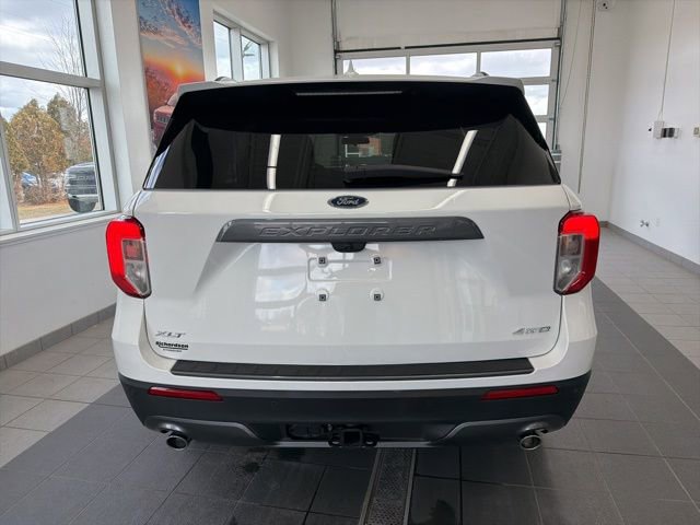 Used 2023 Ford Explorer XLT w/ Equipment Group 202A image 4