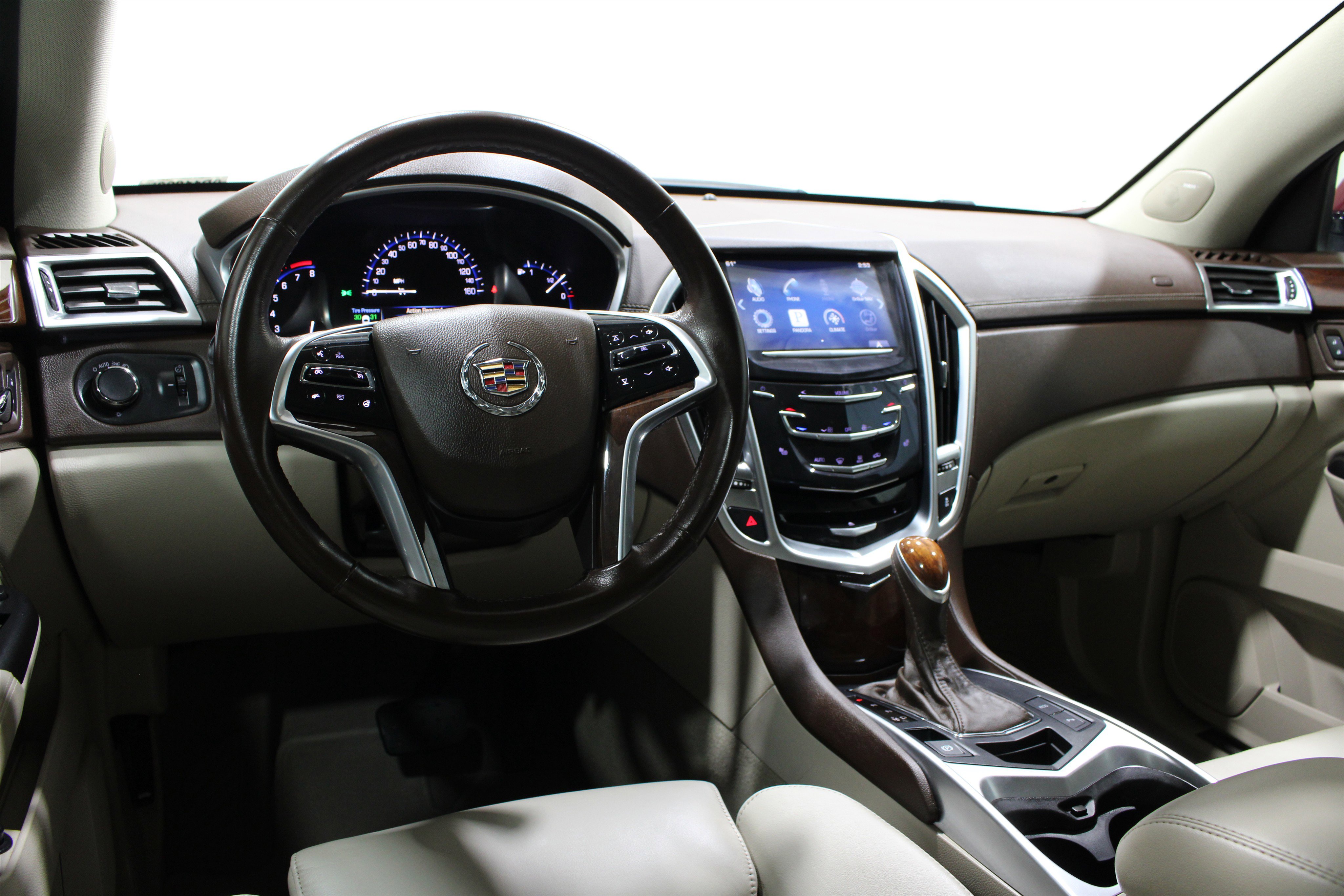 Used 2014 Cadillac SRX Luxury FWD image 2