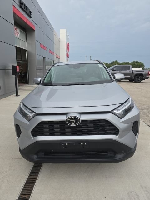 Used 2025 Toyota RAV4 XLE AWD/4WD image 3